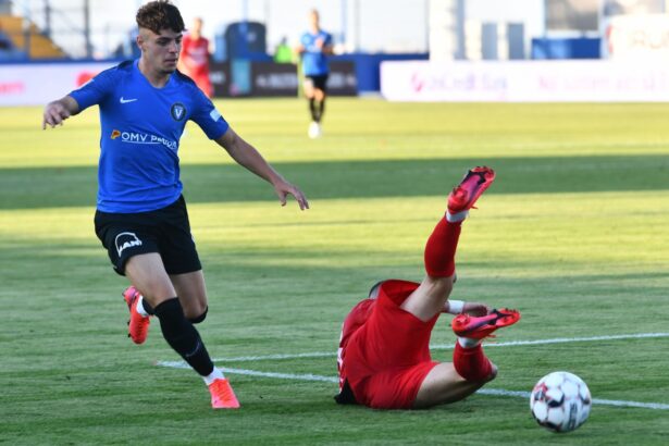 fundasul lateral alex georgescu originar din slatina cel de al treilea transfer al divizionarei secunde 6980811ac5404