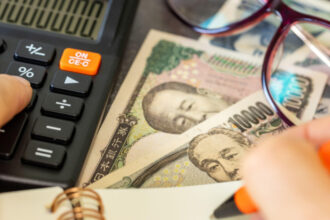 japonia a evitat la limita recesiunea tehnica in 2025 sub presiunea tarifelor impuse de donald trump 69931a7d35021