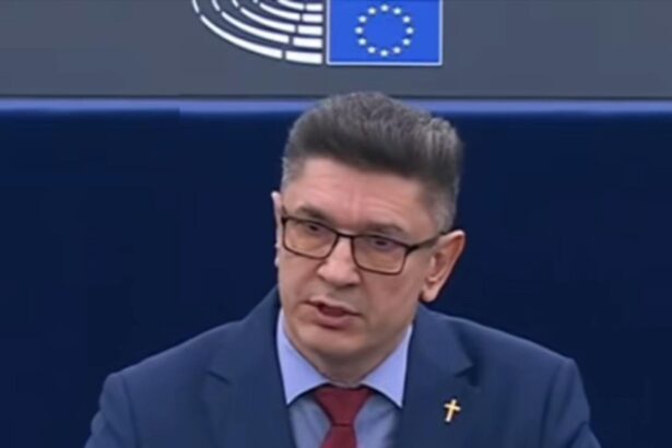 luis lazarus il critica dur pe bolojan dupa intrarea in recesiune nu asa se scoate romania din criza a dat foc tarii acest individ 698f2f79cb38b