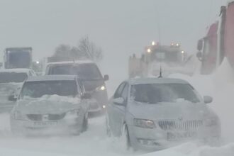 ministrul dragos pislaru a gasit solutia la haosul din bucuresti cauzat de ninsori ramaneti acasa alaturi de familie si cei dragi 6995eb132292b