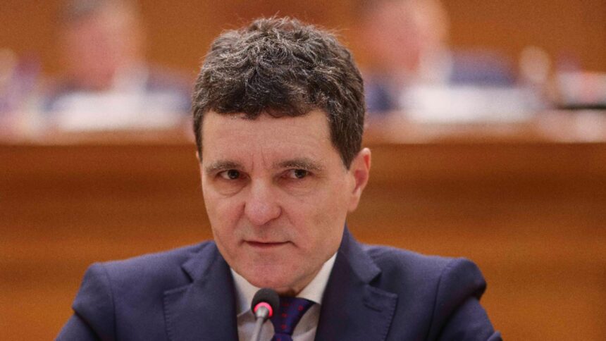 nicusor dan avertisment dur la adresa guvernului bolojan sa se preocupe mai mult de probleme si mai putin de zgomot si lozinci 698f61a6c536d