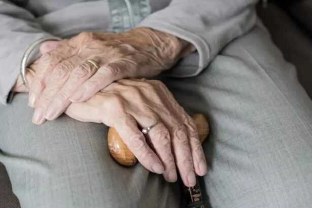 noi metode prin care hotii le fura banii batranilor cum reusesc infractorii sa intre in casele varstnicilor 69980643a5425