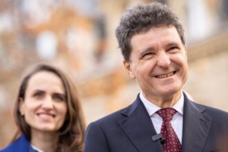 prim ministrul nicusor dan si rezista de la externe gafe pe linie cum fac rezistii de ras romania pe scena internationala 69999cdfe38ee