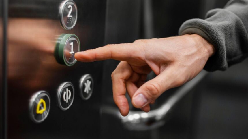 proiectul pentru montarea de lifturi la blocurile de patru etaje dinainte de 1990 merge mai departe cand va fi votat in senat 69a1e1487d525