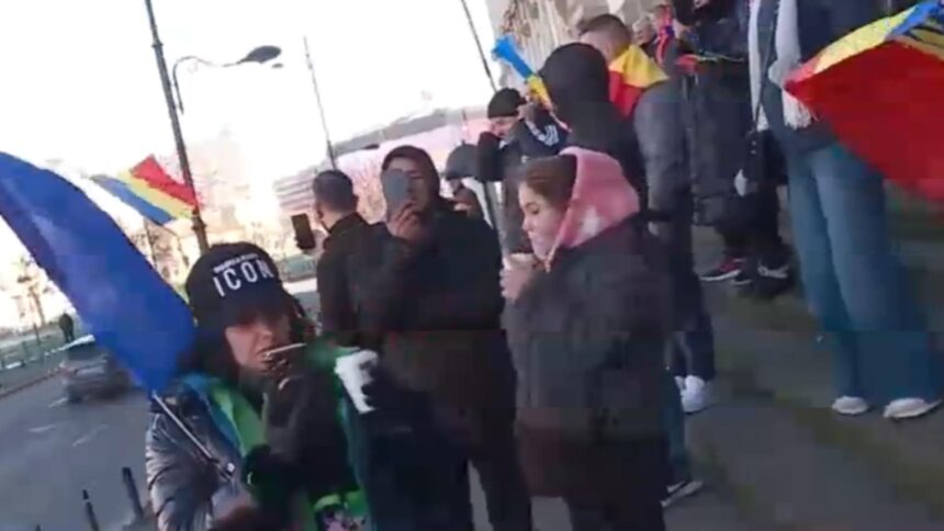 protest in desfasurare la curtea de apel bucuresti manifestantii cer turul doi inapoi si contesta anularea alegerilor 69834636ad2c1