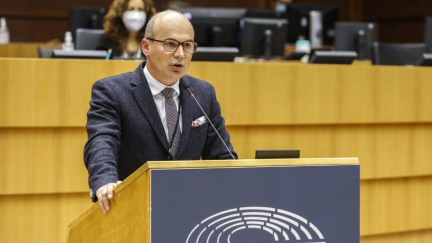 rares bogdan despre economia romaniei cresterea taxelor inseamna nenorocire sufoci economia cea care plateste taxe 698f6203aaeed