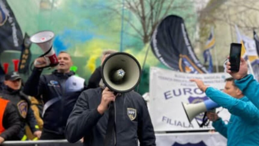 reformele saraciei scot politistii in strada protest de amploare de la ora 17 00 la usa lui bolojan 699d42d9e638e