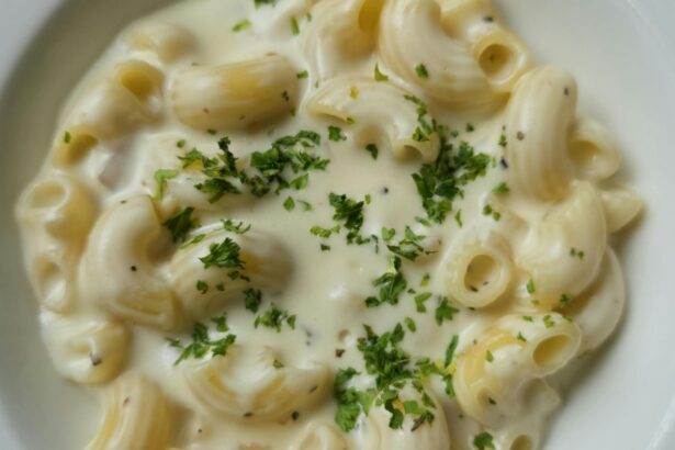 reteta celui mai bun sos alb pentru paste ingredientul secret care ii confera un gust aparte si o textura perfecta 698318796d39d