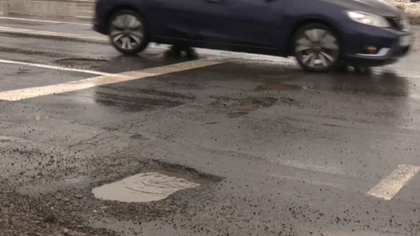 romanii au cratere pe strazi chiar daca platesc impozite marite conditiile mai bune promise de bolojan prin cresterea taxelor inexistente video 699df0369f63f