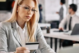 romanii cu rate restante primesc o plasa de siguranta o noua lege obliga bancile sa ofere solutii inainte de executarea silita 698a58aeb9e8d