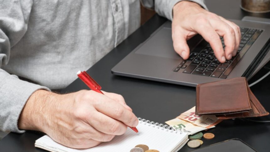 salariile romanilor printre cele mai mici din ue doar doua tari isi platesc angajatii cu mai putini bani decat noi 697fc951e94bc