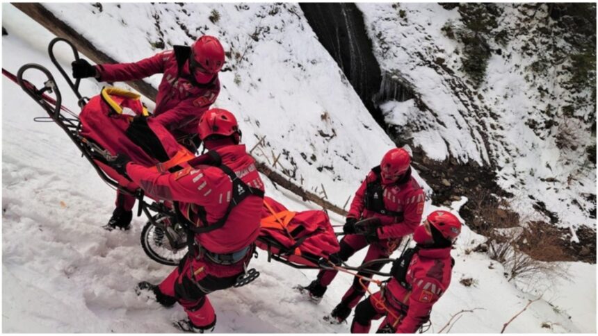 salvamont avertizeaza pericole majore pentru schiorii care ies in afara partiilor amenajate 69a16ae21df74