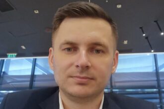 scandal cu golanii in parlament cum se ataca pe la spate dupa ce a uitat ca are microfonul pornit video 699624dd55170