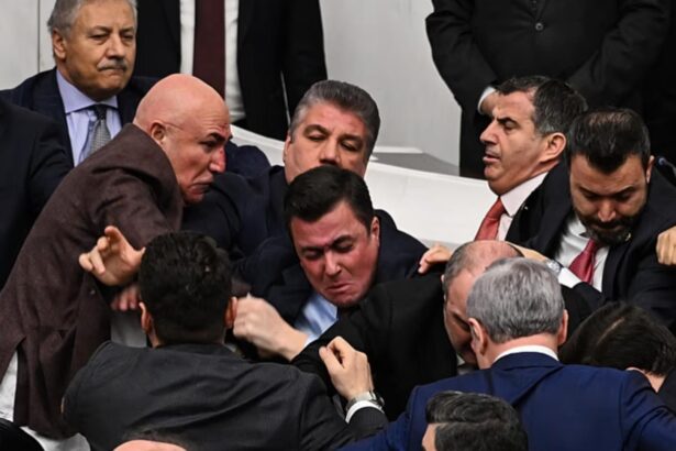scandal in parlament politicienii turci s au luat la bataie dupa numirea noului ministru al justitiei 698d83e00f452