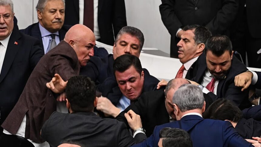 scandal in parlament politicienii turci s au luat la bataie dupa numirea noului ministru al justitiei 698d83e00f452