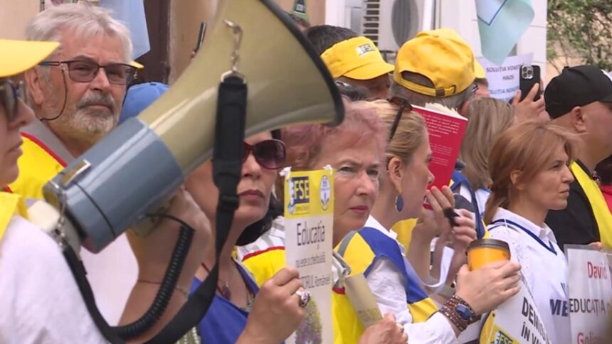 scoala saraca tara needucata sindicatele din educatie protesteaza la palatul cotroceni si ameninta cu greva generala 699ea39776379
