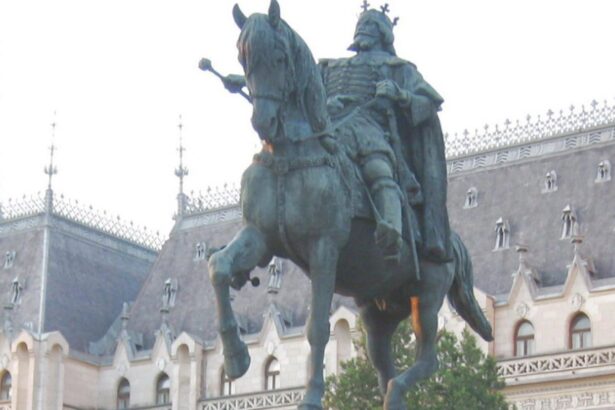 secret ascuns in burta calului descoperire uluitoare in statuia lui stefan cel mare din iasi video 6990bc82e308b