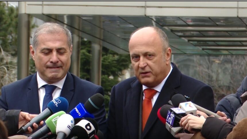 sindicalistii pun piciorul in prag banul public a fost cheltuit nejustificat mai multe industrii simt mugurii unei crize video 6985fab74cafa