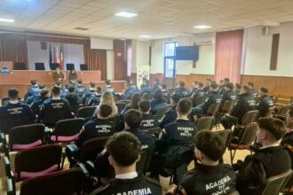 studenti ai academiei de politie alexandru ioan cuza in stagiu de practica la ipj olt 698b0881c672e