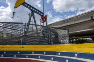 sua ridica restrictiile si lasa cinci mari companii petroliere sa reia operatiunile in venezuela 698f6a21ece52