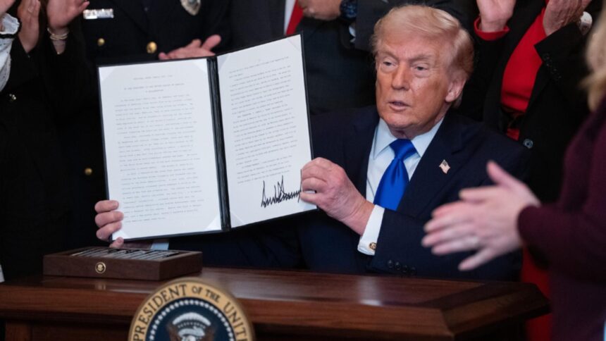 trump socheaza din nou a instituit o zi nationala in memoria victimelor provocate de migrantii ilegali 699ca5c1a2368