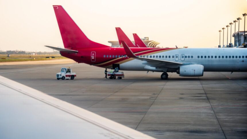 un avion cu aproape 60 de pasageri lovit pe aeroportul otopeni mai multe zboruri au suferit intarzieri 698a59c8cc9a1