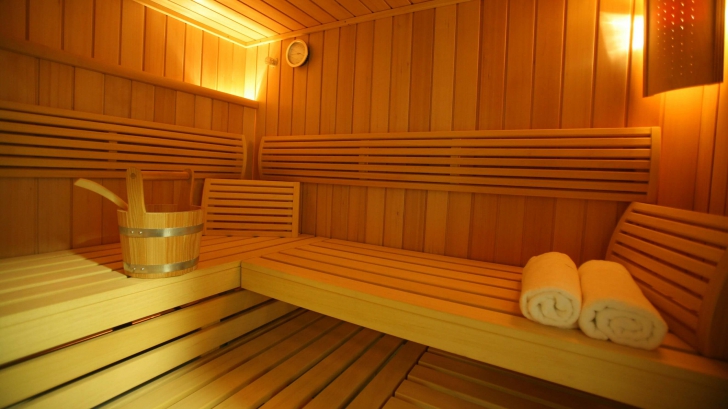 un barbat din timisoara si a gasit sfarsitul in sauna unei baze sportive i s ar fi facut rau 699fe83002f95