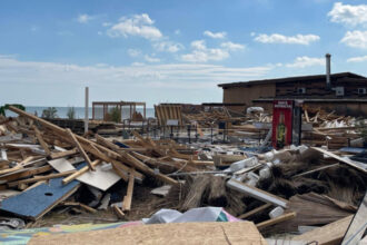 86 din cele 105 constructii ilegale depistate pe plaje vara trecuta au fost demolate de operatorii economici abadl cere despagubiri 69a5b0550f8fd