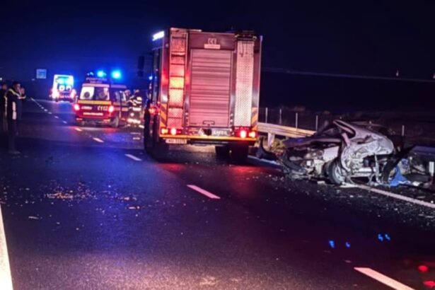 accident pe dex12 la albota un autoturism acrosat de un autocar 69c0cc27d3b06