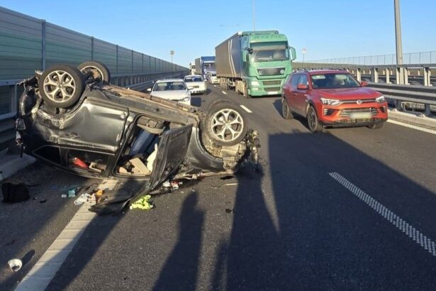 accident rutier pe drumul expres in zona saru se circula pe o singura banda spre craiova 69b4345122730