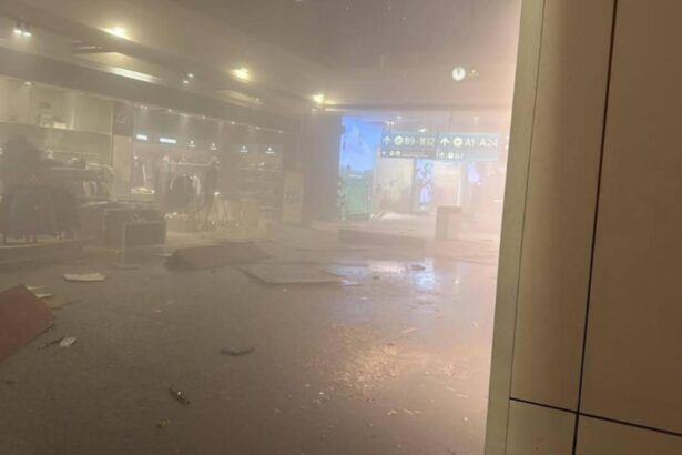 aeroportul din dubai a fost lovit de drone iraniene evacuare de urgenta si alerta de securitate in emiratele arabe unite video 69a3a471d8d3d