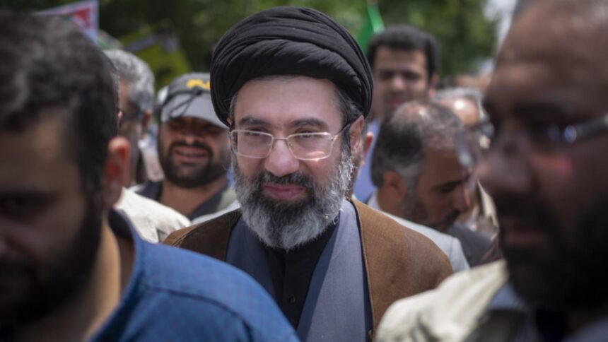 cine este noul ayatollah al iranului mojtaba khamenei fiul defunctului ali khamenei a fost propulsat la conducerea tarii de garda revolutionara 69a7e645db9d0