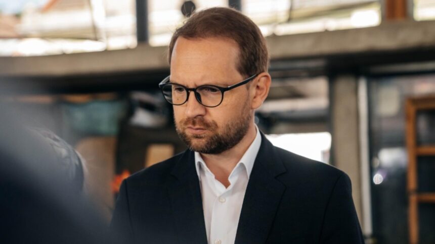 dupa ce a infierat pacanelele seful rezistilor spune ca le permite in timisoara chiar daca sunt daunatoare 69a99b52a8fd6