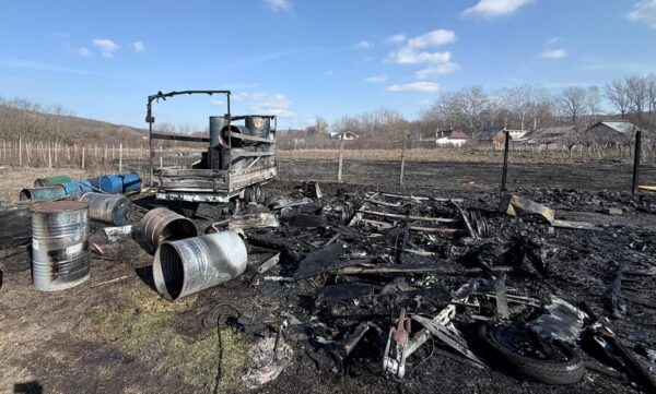 olt un incendiu izbucnit la vegetatia uscata dintr o gospodarie a facut prapad la vecini videofoto 69a515999219c