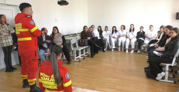 profesor din spania vizita la postliceala sanitara slatina 69c4143bd4ff5