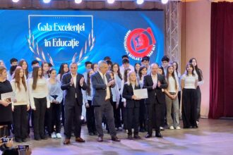 sarbatoarea performantei la slatina sute de olimpici si profesori premiati de cj olt la gala excelentei in educatie 69a853213b651