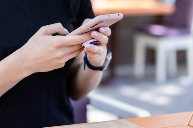 socant o tanara de 18 ani din corabia a fabricat probe si s a hartuit singura pe retelele sociale 69a93431b124a