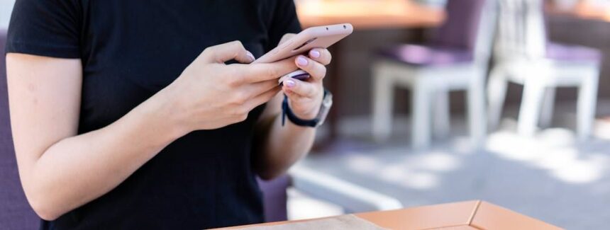 socant o tanara de 18 ani din corabia a fabricat probe si s a hartuit singura pe retelele sociale 69a93431b124a