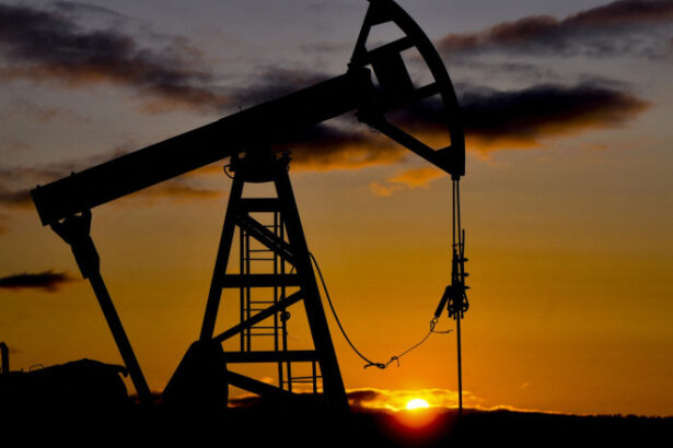 una din tarile cu cele mai mari rezerve de petrol din lume reduce productia de petrol din cauza razboiului din iran 69ad6f2c0a633