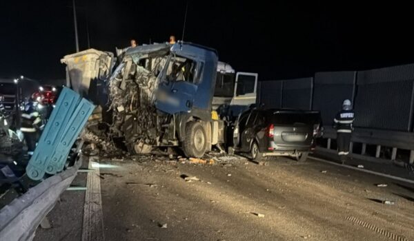 accident grav pe drumul expres 12 la bals o autoutilitara s a rasturnat doi soferi au ajuns la spital foto 69ec7b38c81ef