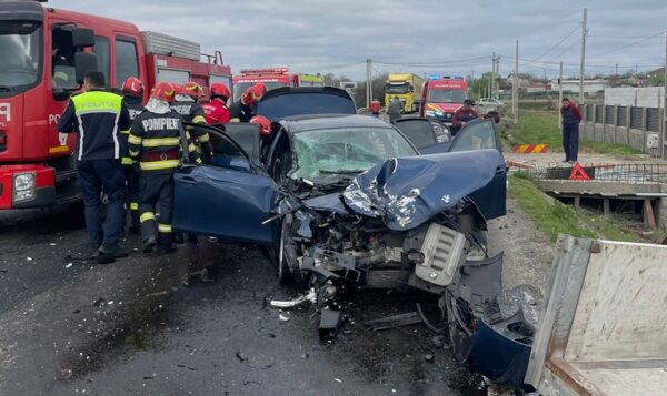 accident pe dn 56a la simian trei persoane ranite dupa o coliziune intre doua vehicule foto 69cf5e24c8256