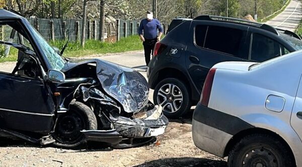 accident rutier in olt azi dupa amiaza cu 4 raniti victimele transportate la spital foto 69eaf8a4d80e5