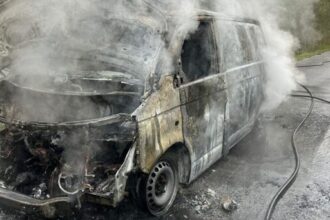 autoutilitara distrusa complet de flacari pe un drum din olt soferul a reusit sa se salveze in ultimul moment fotovideo 69d0b696d9e9c