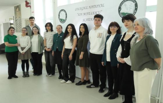 engleza un fel de a fi pentru elevii de la cnim 69cfce8f3f519