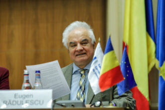 exclusiv consilier bnr aveam nevoie de banii din fondul de rezerva ca sa atenuam criza din golf dar au fost tocati pe nimic 69da0e8d01274