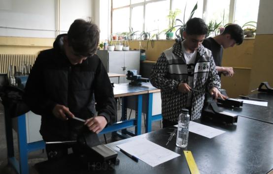 generatii de meseriasi formate de alro si liceul metalurgic 69ef87a249059