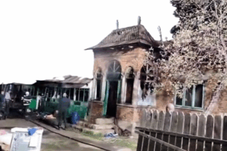 incendiu puternic intr o localitate din olt patru camere si acoperisul distruse video 69e05b0f0ccb8