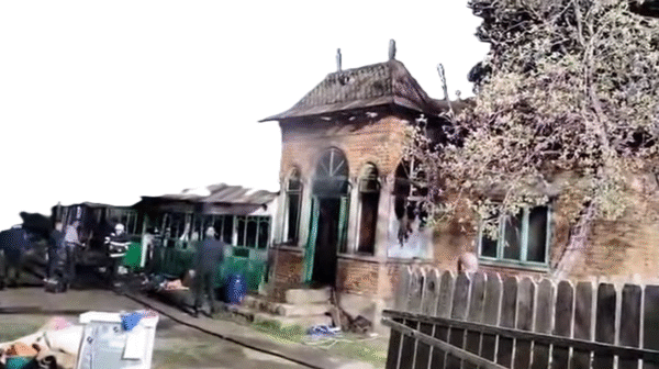 incendiu puternic intr o localitate din olt patru camere si acoperisul distruse video 69e05b0f0ccb8