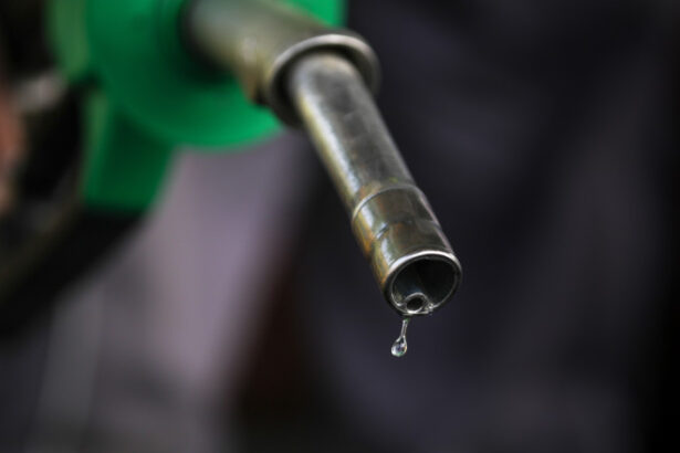 video preturile carburantilor continua sa scada in romania motorina a coborat sub 960 lei litru iar benzina se apropie de 870 lei 69da285c81f93