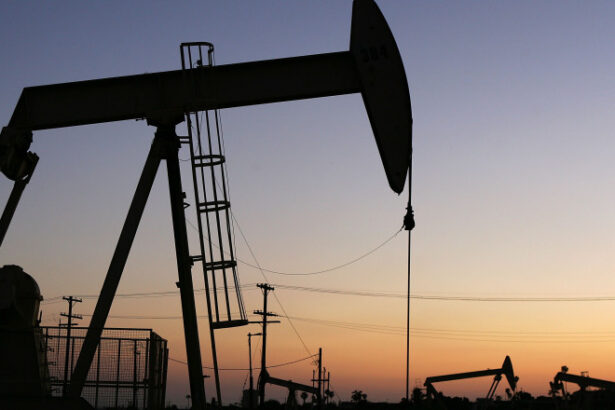 companiile care castiga miliarde de dolari de pe urma razboiului din iran patru sectoare cu profituri uriase si rapide 69feb25f78f42